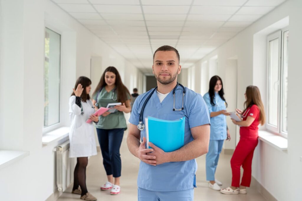 "Découvrez notre formation en rôle élargi pour infirmières, conçue pour relever les défis uniques du Grand Nord. Inscrivez-vous dès maintenant !"